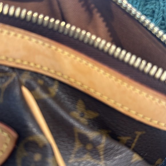 Louis Vuitton Monogram Canvas GM Tivoli Bag - Picture 11 of 16